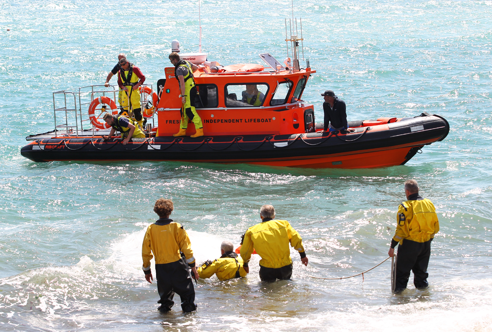 KAYAK DRAMA OFF VENTNOR ESPLANADE