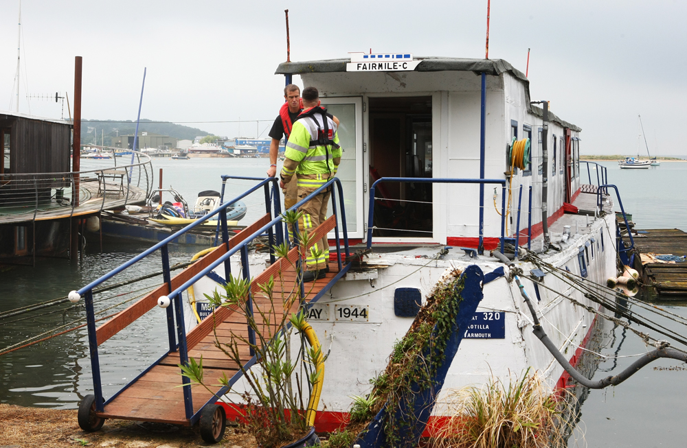 FIRE SERVICE CALLED TO SINKING BOAT