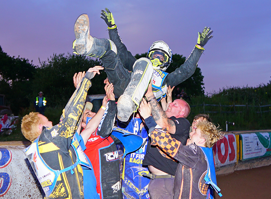 THRILLING HOME WIN FOR THE WARRIORS