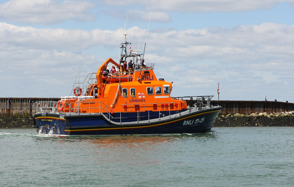 YACHT ‘ANCHORED’ BY UNMARKED LOBSTER POT