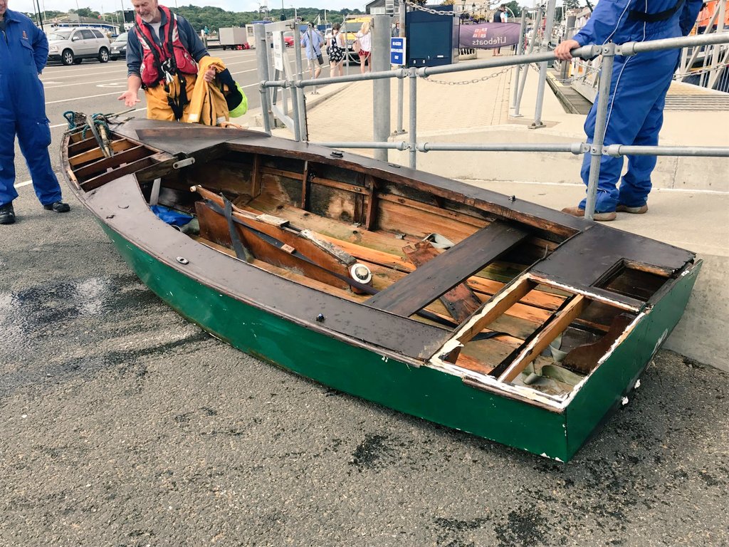 BUSY WEEKEND ON THE SOLENT FOR YARMOUTH AND COWES LIFEBOATS