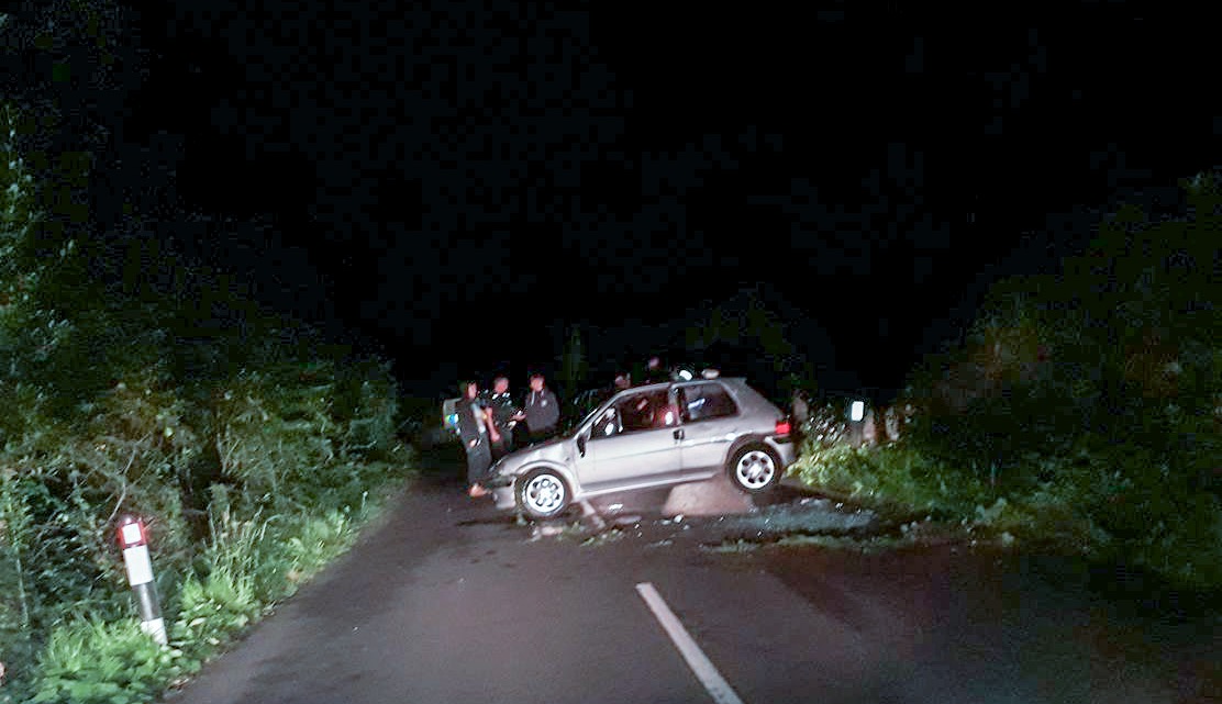 RYDE ROAD BLOCKED IN EARLY HOURS CRASH