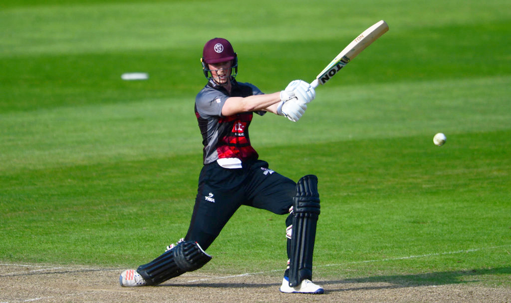 ISLANDER HOSE SIGNS 3-YEAR CONTRACT WITH WARWICKSHIRE