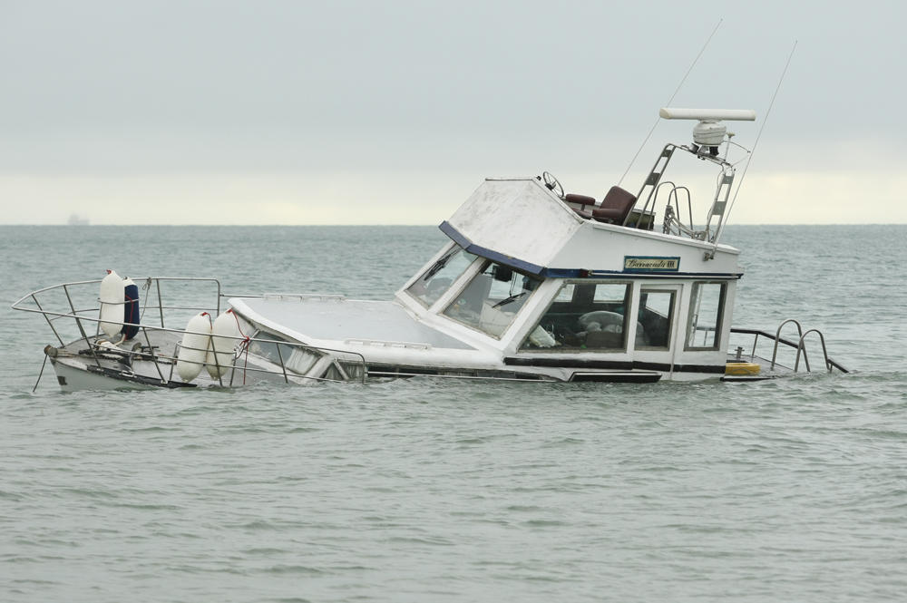 BOAT SINKS ON SANDOWN BEACH