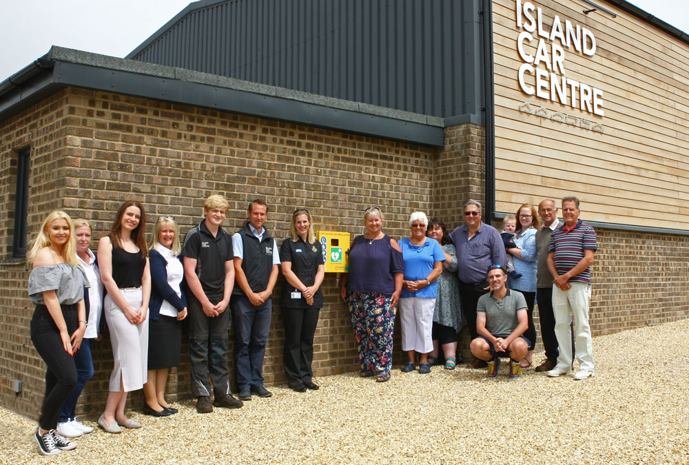 WIGHT STROLLERS DONATE THEIR SIXTH PUBLIC ACCESS DEFIBRILLATOR