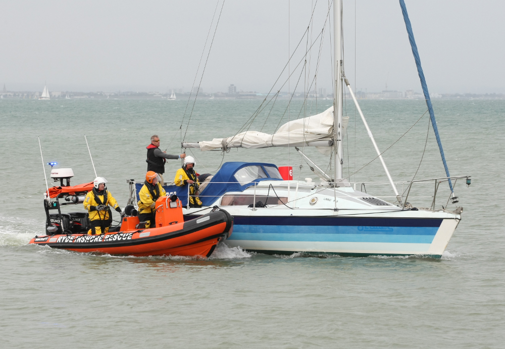 YACHT IN DIFFICULTY TOWED INTO RYDE