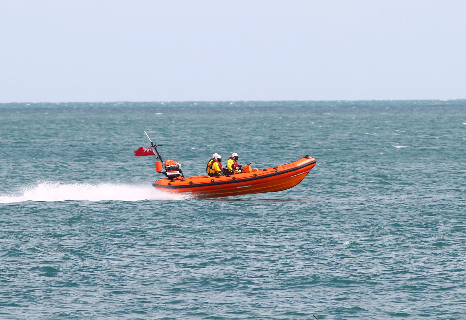 LIFEBOAT AND COASTGUARD TEAMS TASKED TO LUCCOMBE
