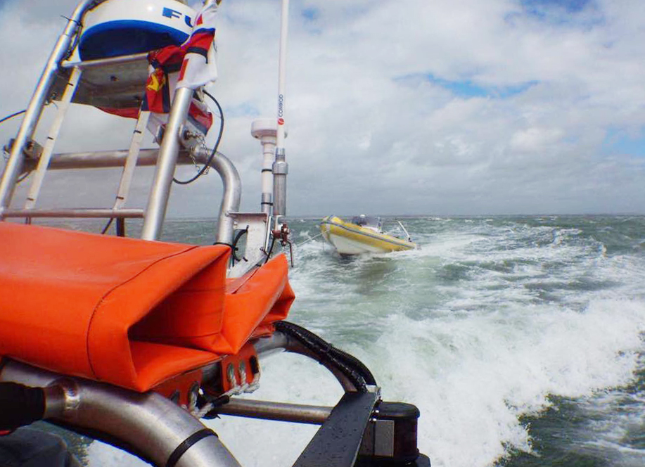 RED JET 6 ASSISTS WITH MAN OVERBOARD RESCUE