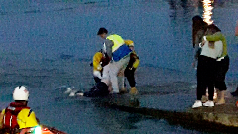 DRUNK WOMAN FALLS INTO THE SEA AT COWES