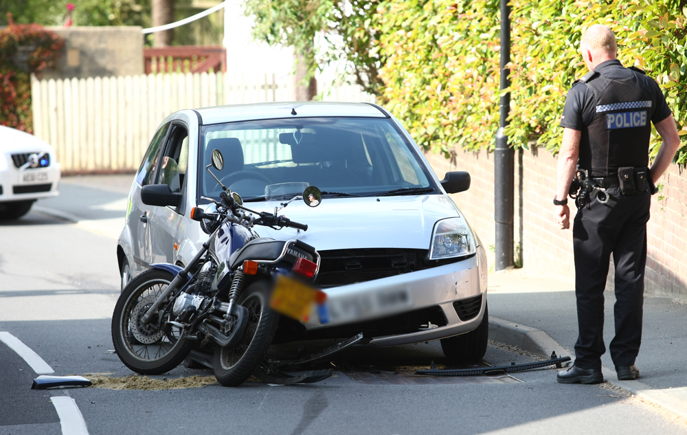 CRASH CLOSES MAIN ROAD INTO BEMBRIDGE