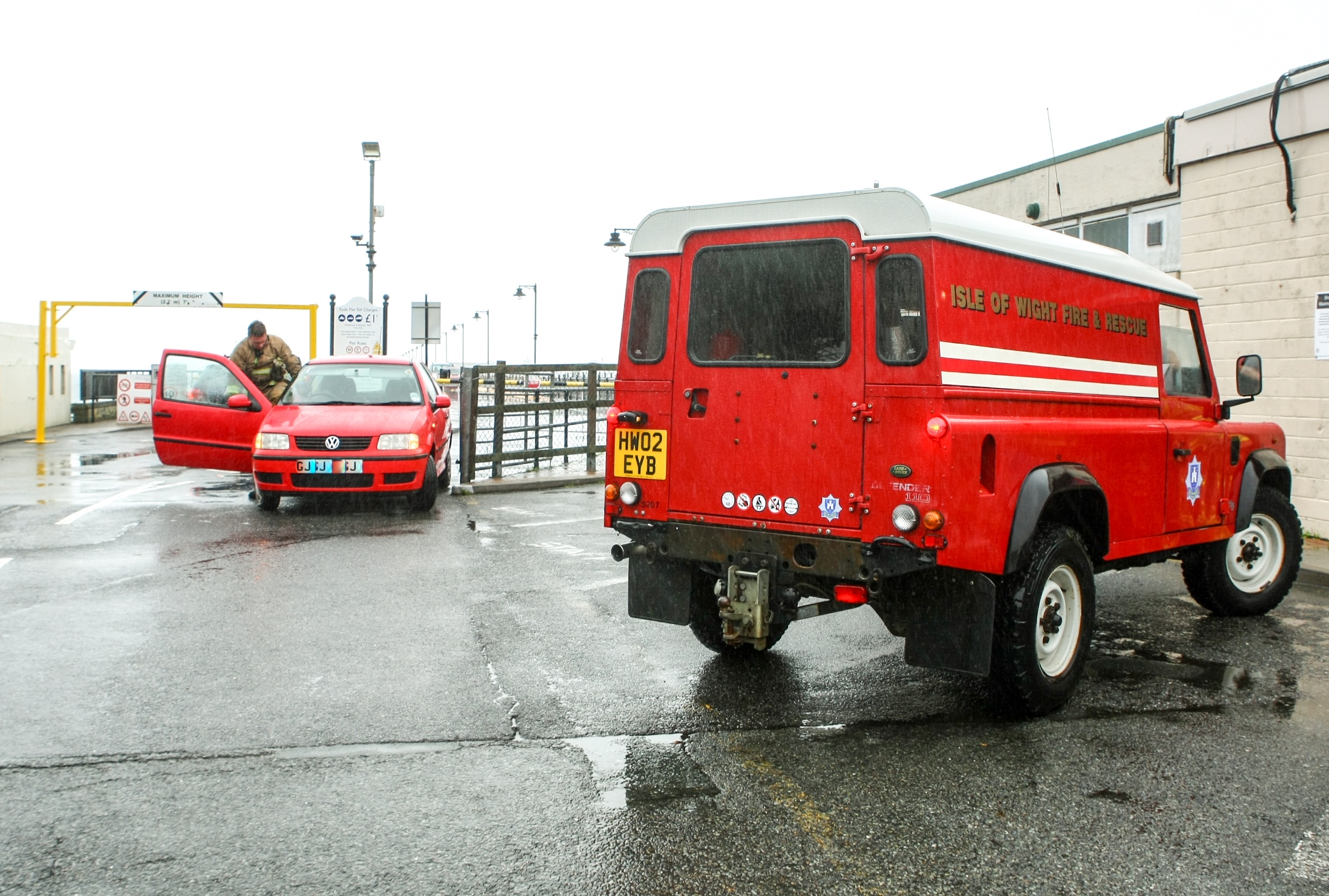FIREFIGHTERS ATTEND MINOR COLLISION AT RYDE PIER