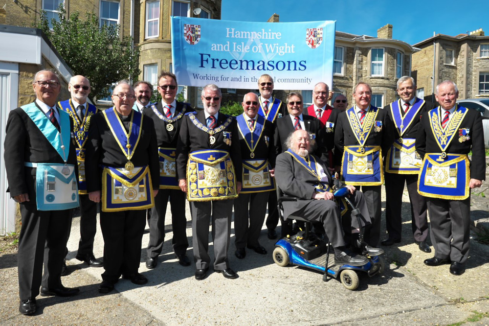 FREEMASONS RYDE ONTO THE ISLAND
