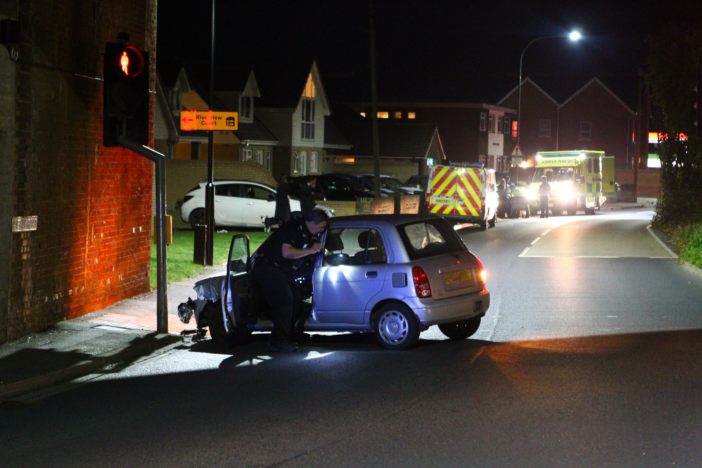 CAR CRASHES INTO TRAFFIC LIGHTS AT SANDOWN