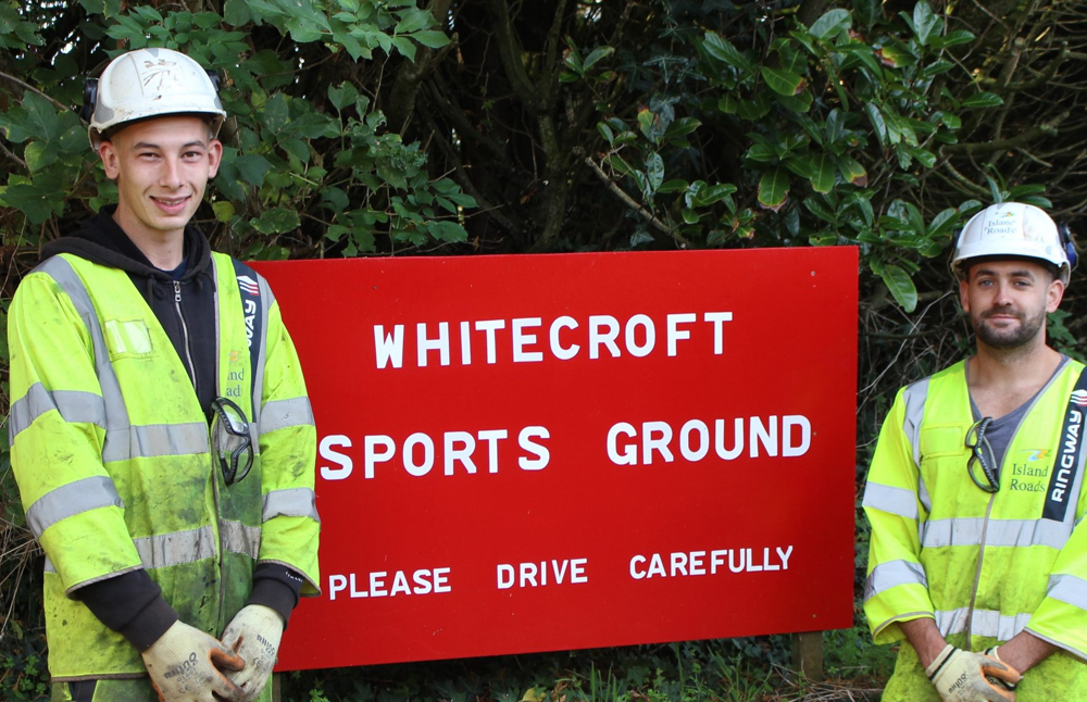 ISLAND ROADS VOLUNTEERS TEAM UP TO HELP LOCAL SPORTS ORGANISATION