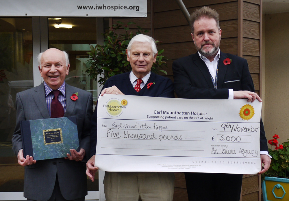 ‘AN ISLAND LEGACY’ RAISES £5,000 TO SUPPORT HOSPICE