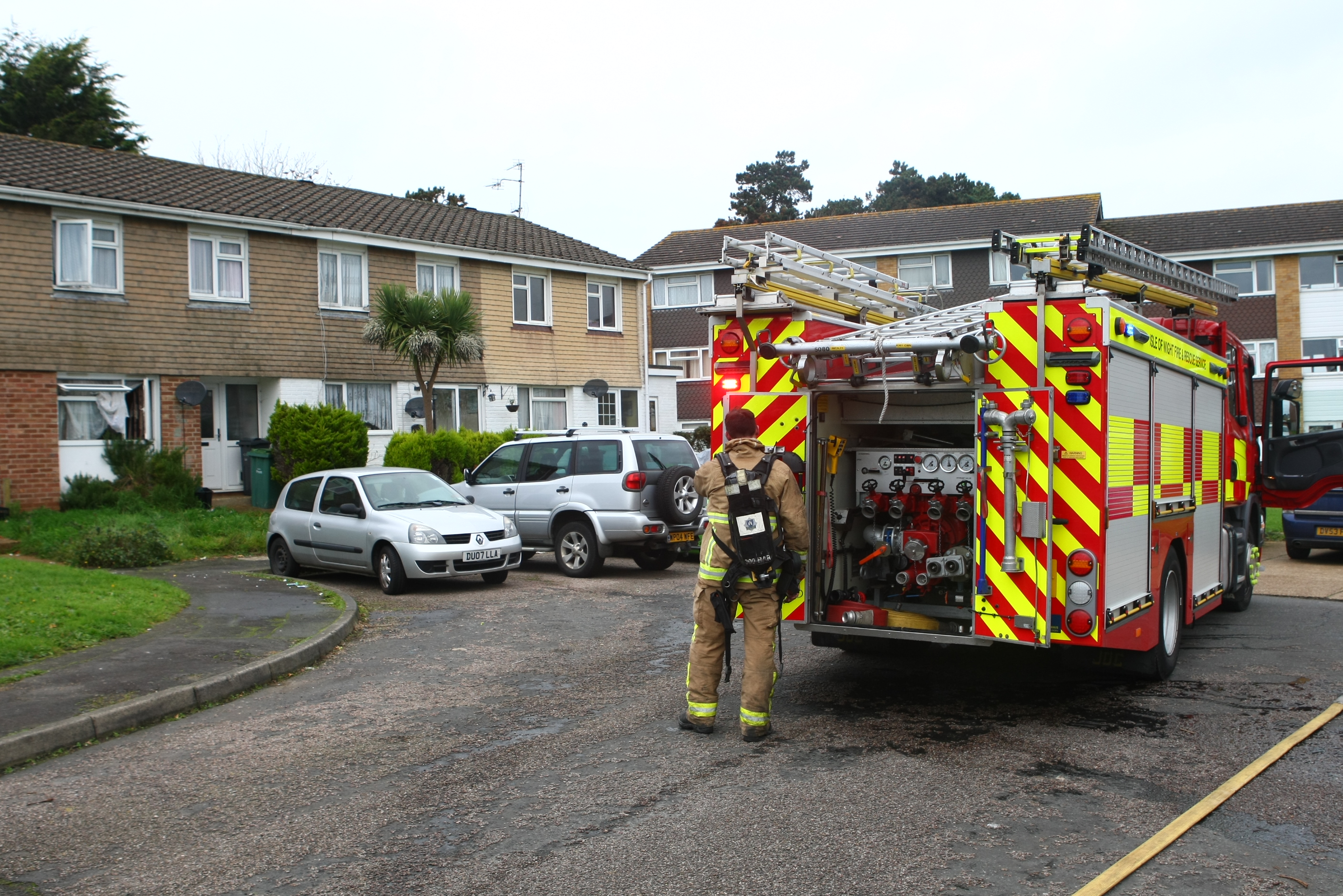 FIRE CREWS REMOVE PAN FROM LAKE PROPERTY