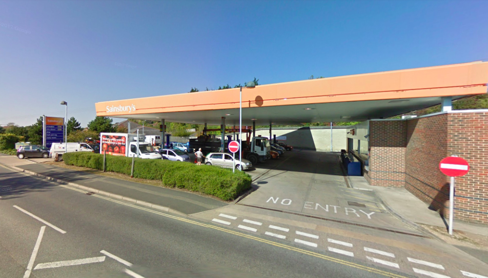 THREATS OF EXPLOSION CLOSES NEWPORT PETROL STATION