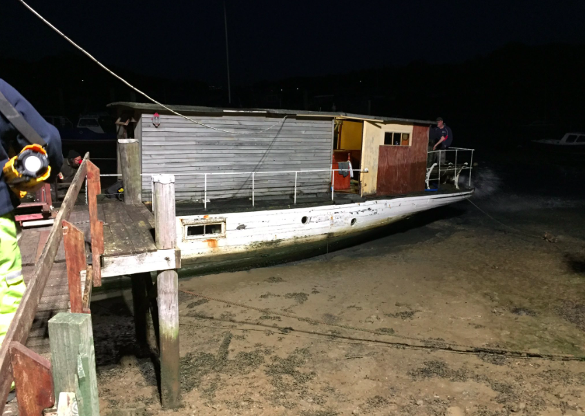 HOUSEBOAT SINKS ON WOOTTON CREEK