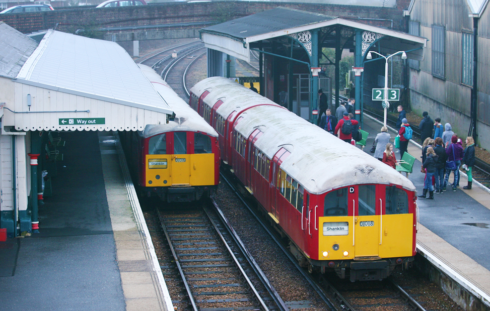 TRACK DEFECT FORCES SUSPENSION OF ISLAND LINE SERVICES