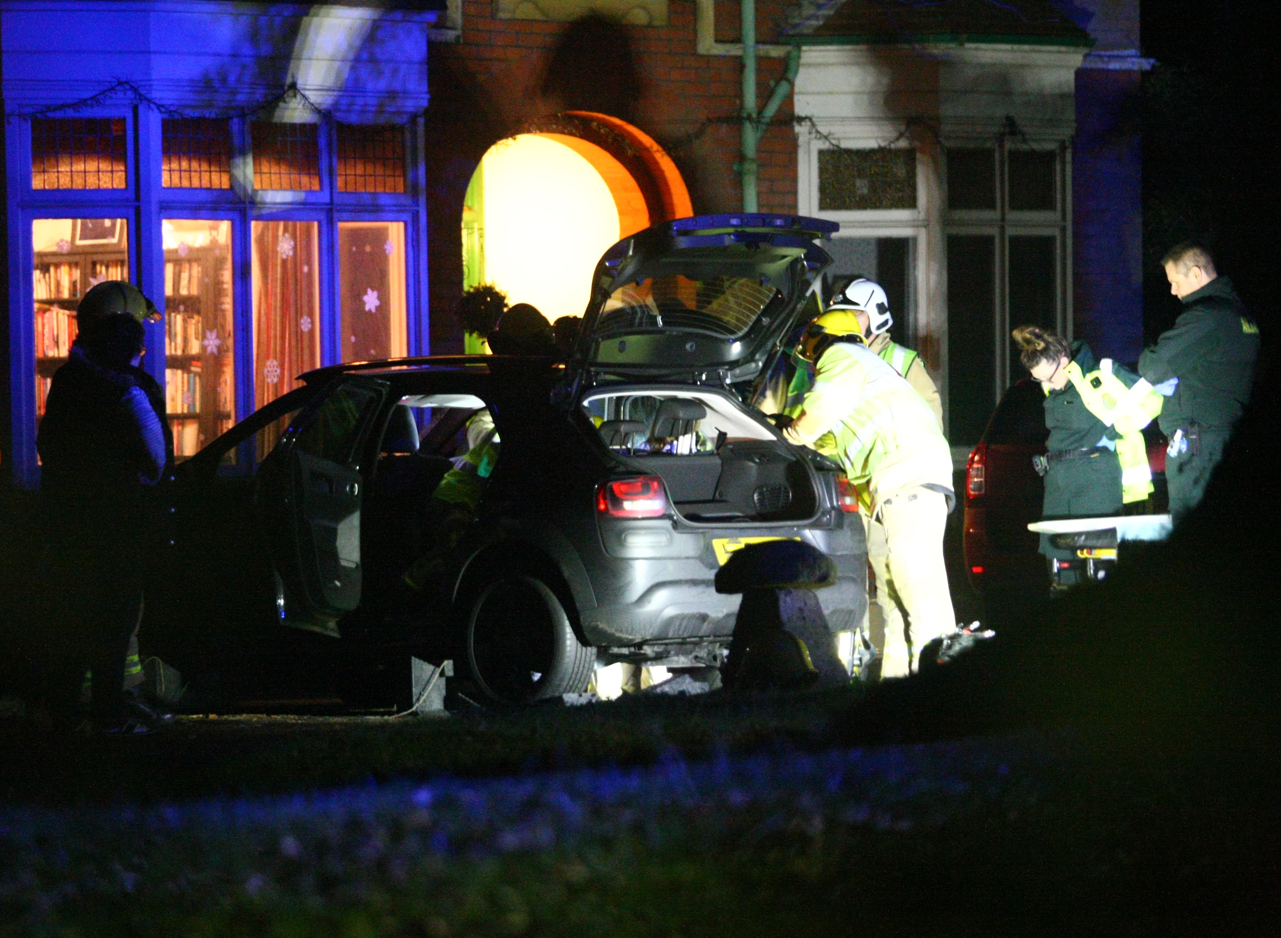 FIRE CREWS EXTRICATE CASUALTY FROM CAR IN CARISBROOKE