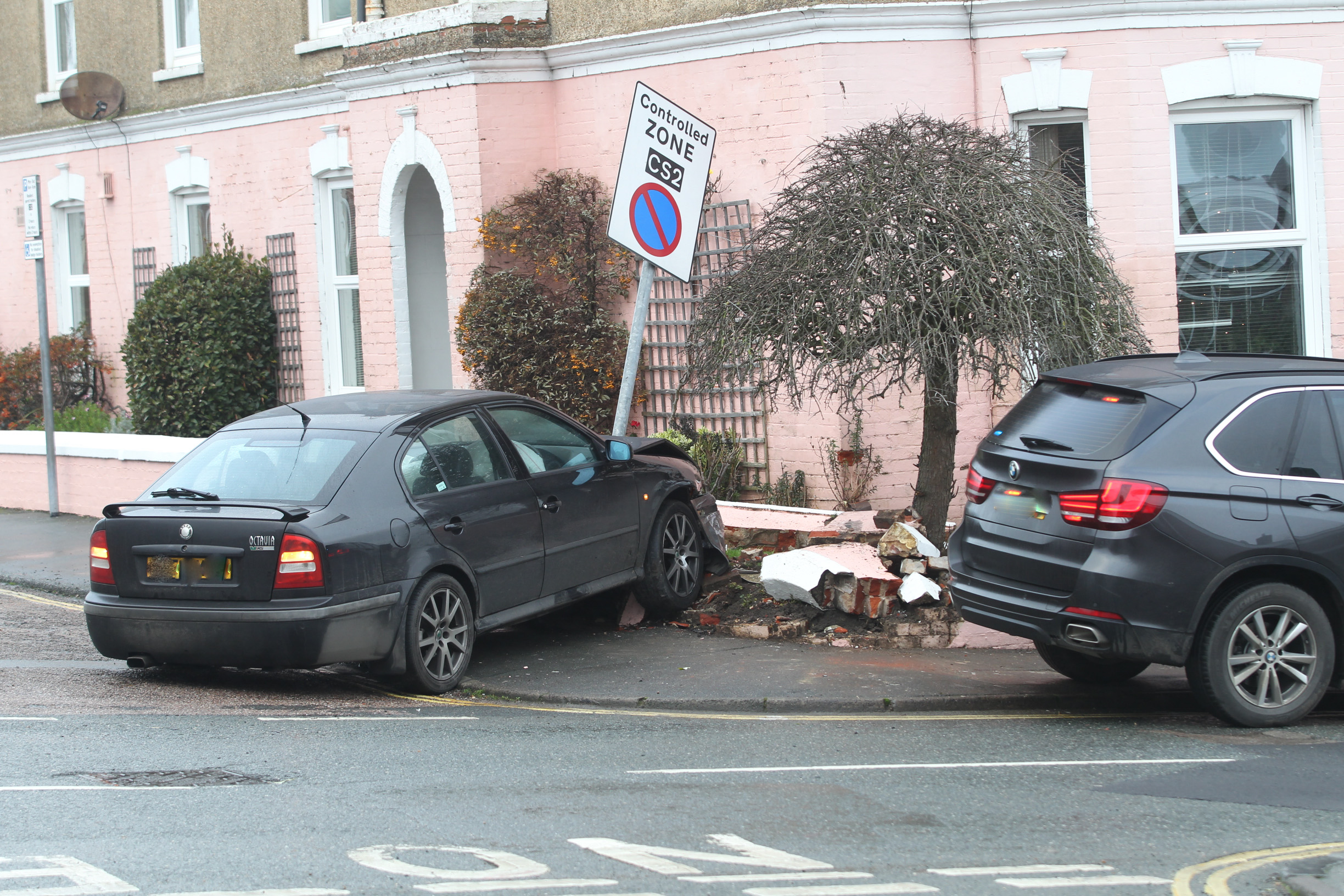 CAR CRASHES INTO PROPERTY IN COWES