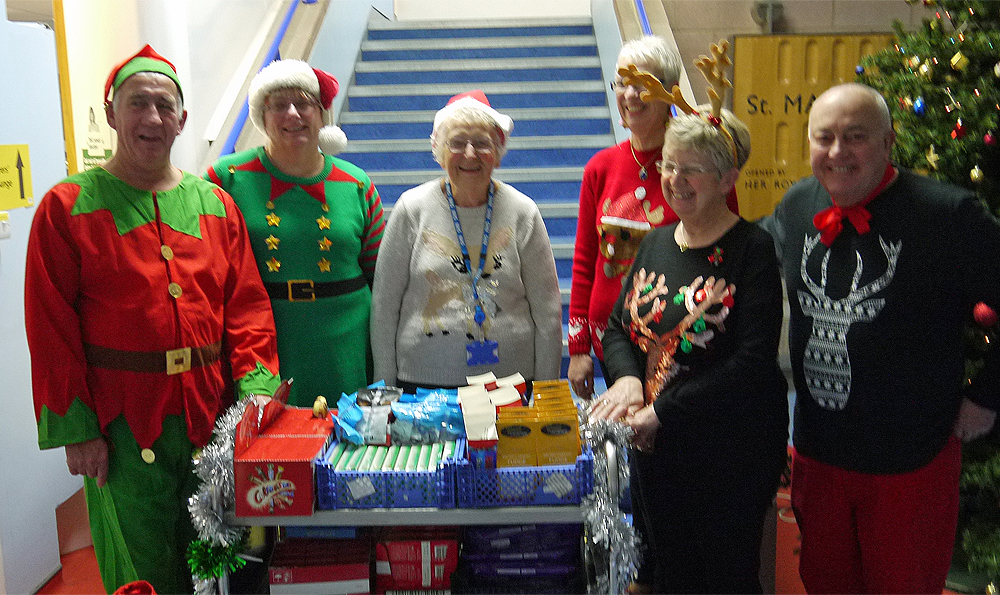PATIENTS AND STAFF RECEIVE CHRISTMAS GIFTS FROM FRIENDS OF ST MARY’S