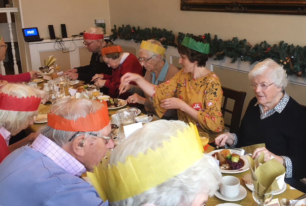 COWES ROTARY SPREADS CHRISTMAS CHEER TO LOCAL ELDERLY RESIDENTS