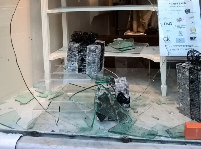 INVESTIGATION LAUNCHED INTO COWES SMASH AND GRAB