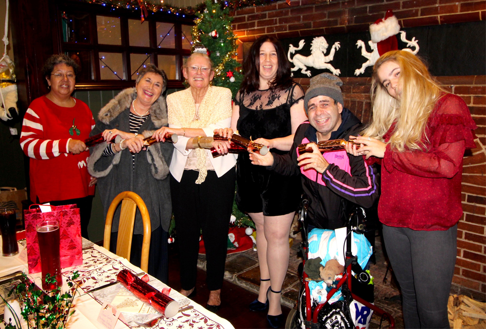 ROUTE 6 BUS PASSENGERS ENJOY FESTIVE LUNCH
