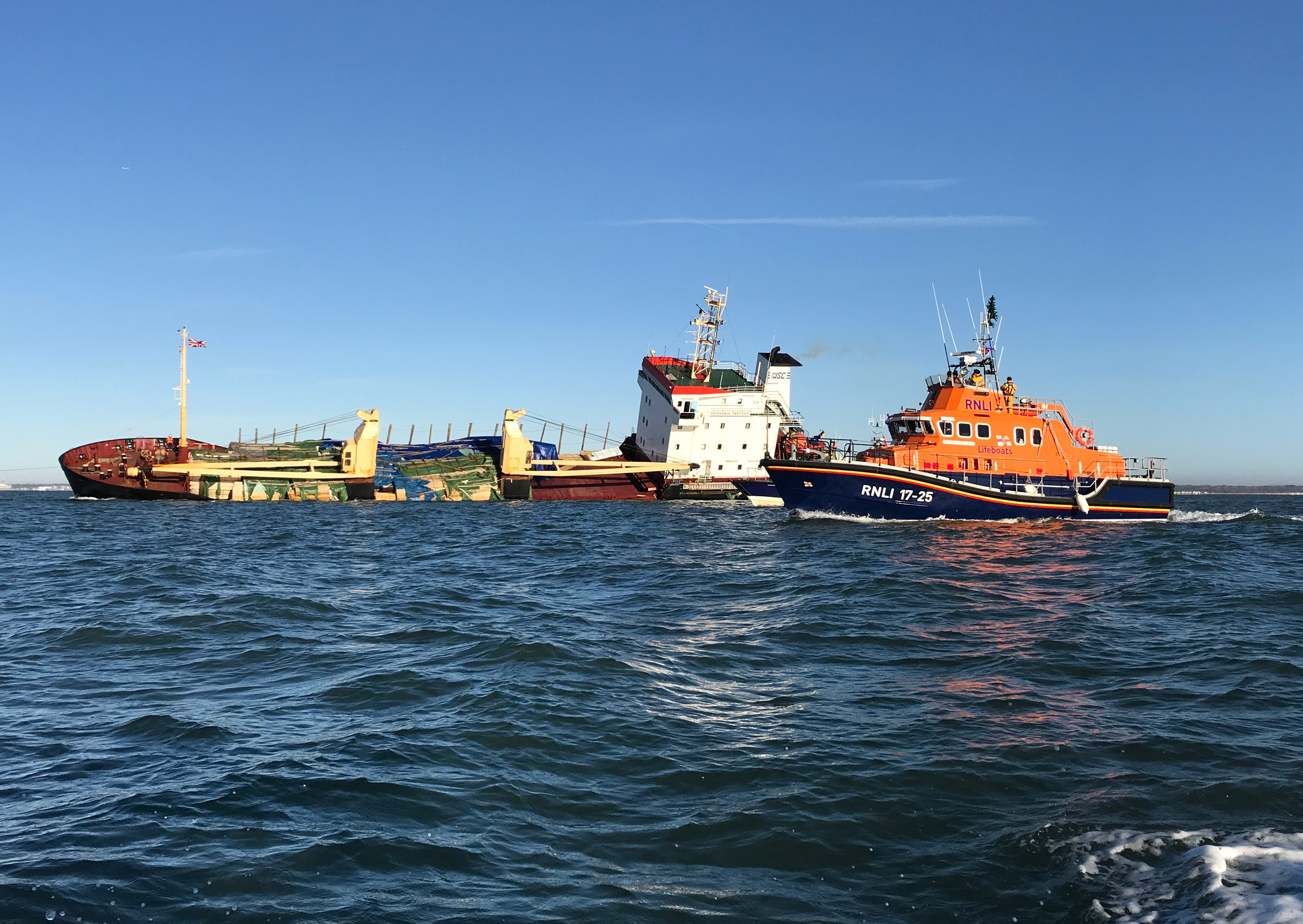 19 HOURS AT SEA FOR YARMOUTH RNLI OVER CHRISTMAS PERIOD