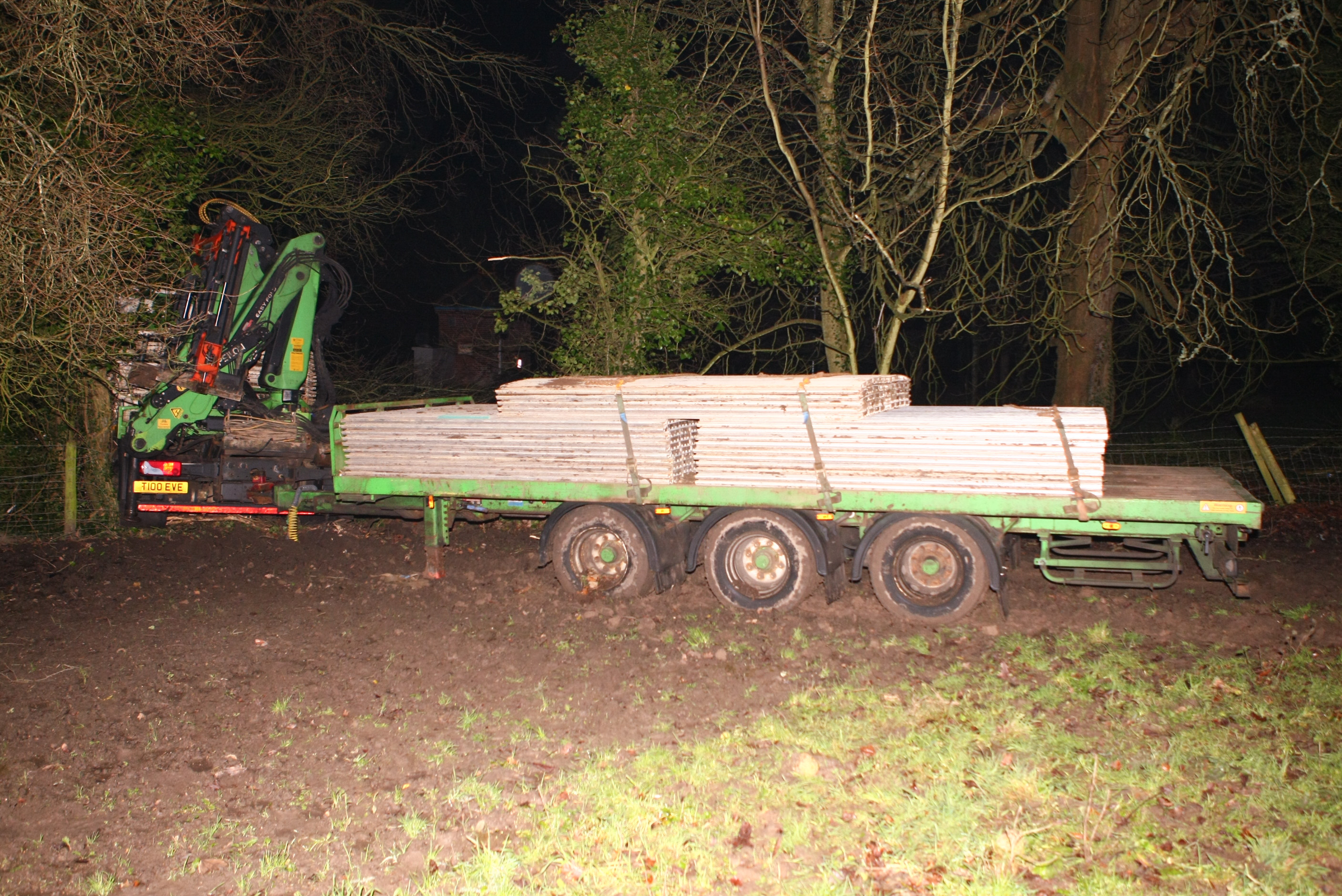 RUNAWAY LORRY CRASHES INTO TREES AT COWLEAZE