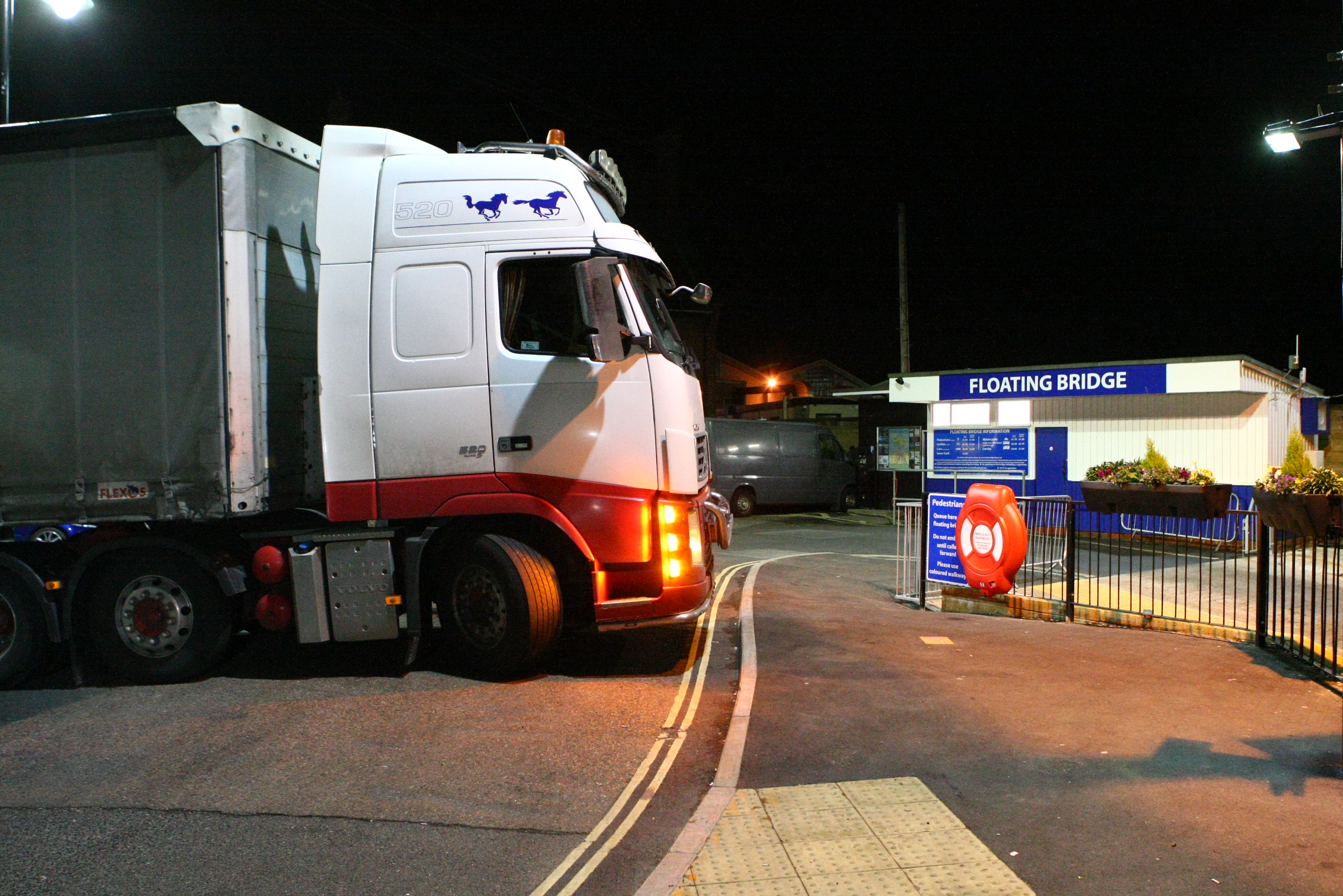 JACKKNIFED LORRY LEADS TO CHAIN FERRY DISRUPTION