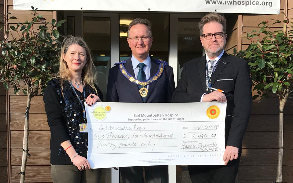 HOSPICE RECEIVES DONATION FROM FREEMASONS