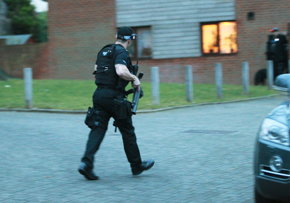 ARMED POLICE SURROUND PROPERTY IN SANDOWN