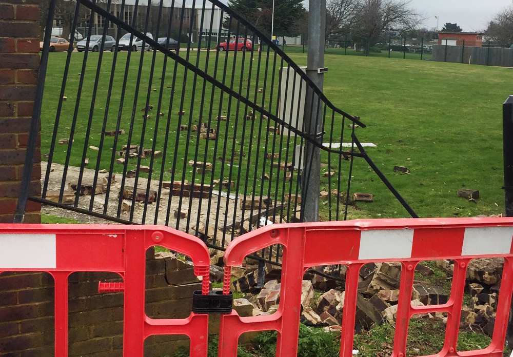 YOUNG MALE ARRESTED FOLLOWING COWES CRASH