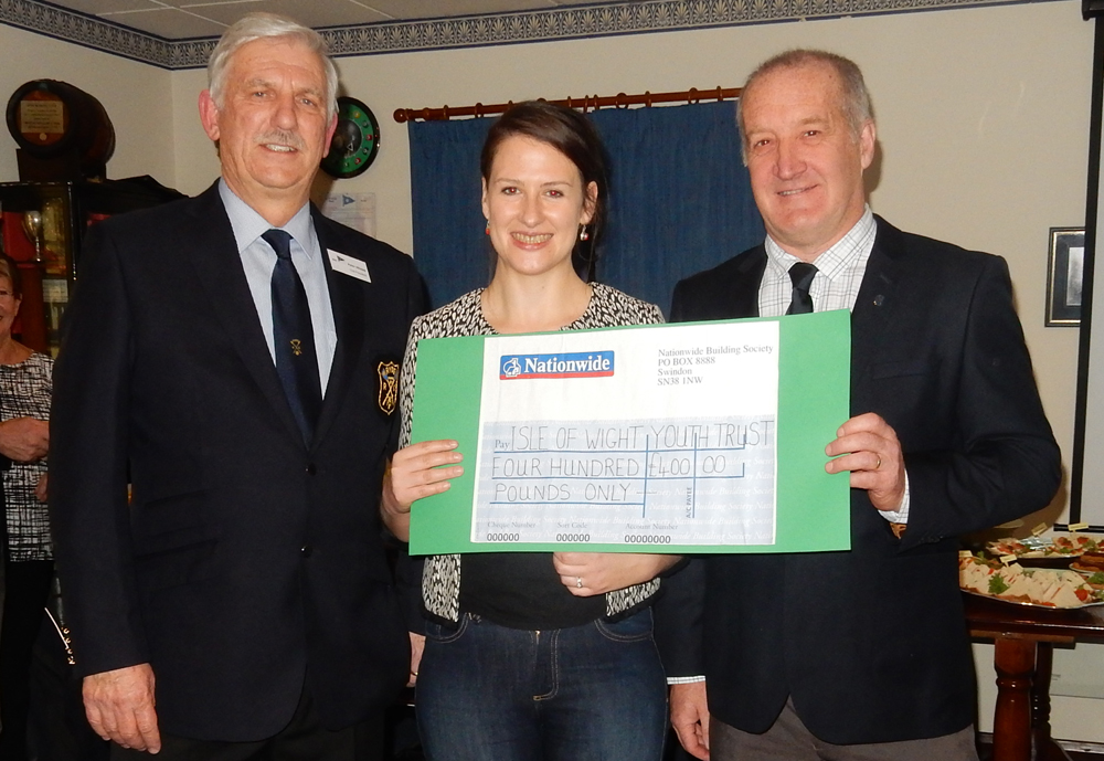 RYDE ROWING CLUB HAND OVER CHEQUE TO ISLE OF WIGHT YOUTH TRUST