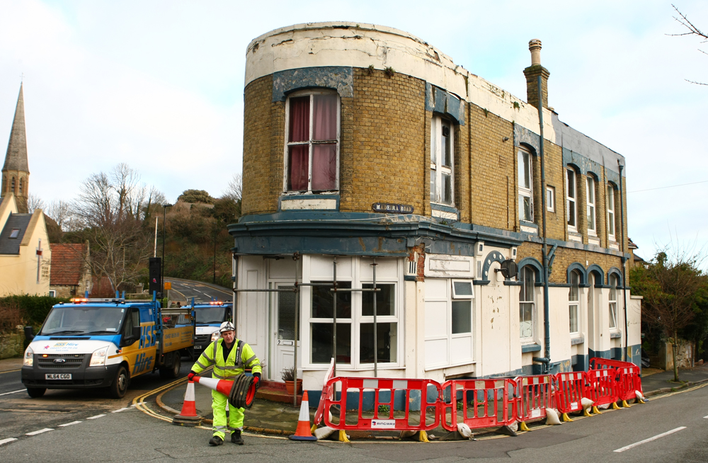 UNSAFE BUILDING SPARKS FEARS FOR PUBLIC SAFETY