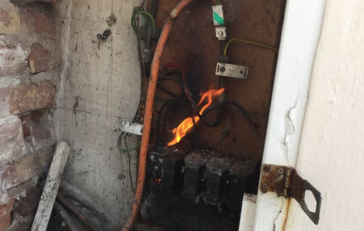 RESIDENTS URGED TO CHECK FOR SIGNS OF CHARRING FOLLOWING RYDE FIRE