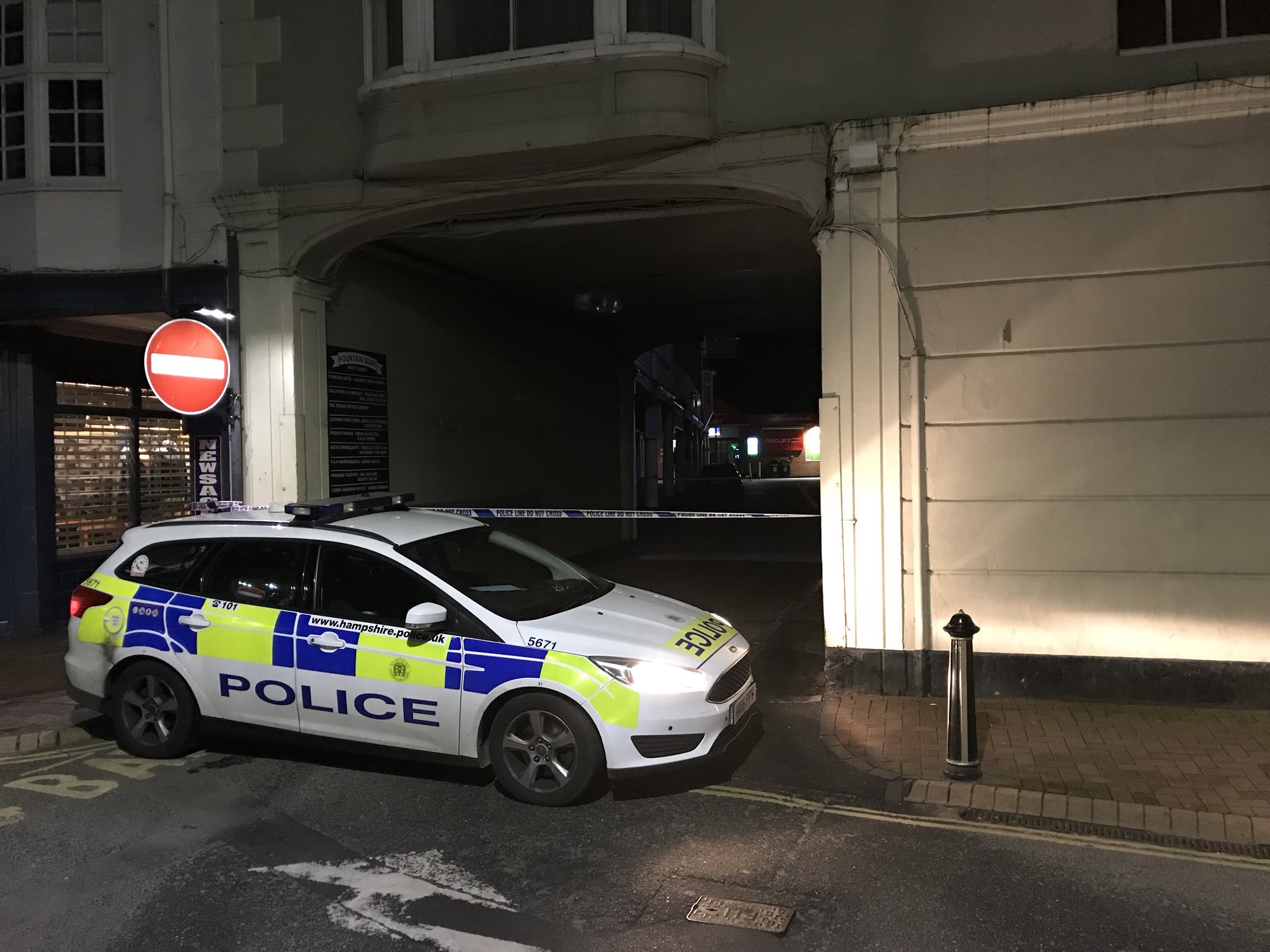 POLICE INCIDENT SEES CORDON ERECTED IN COWES