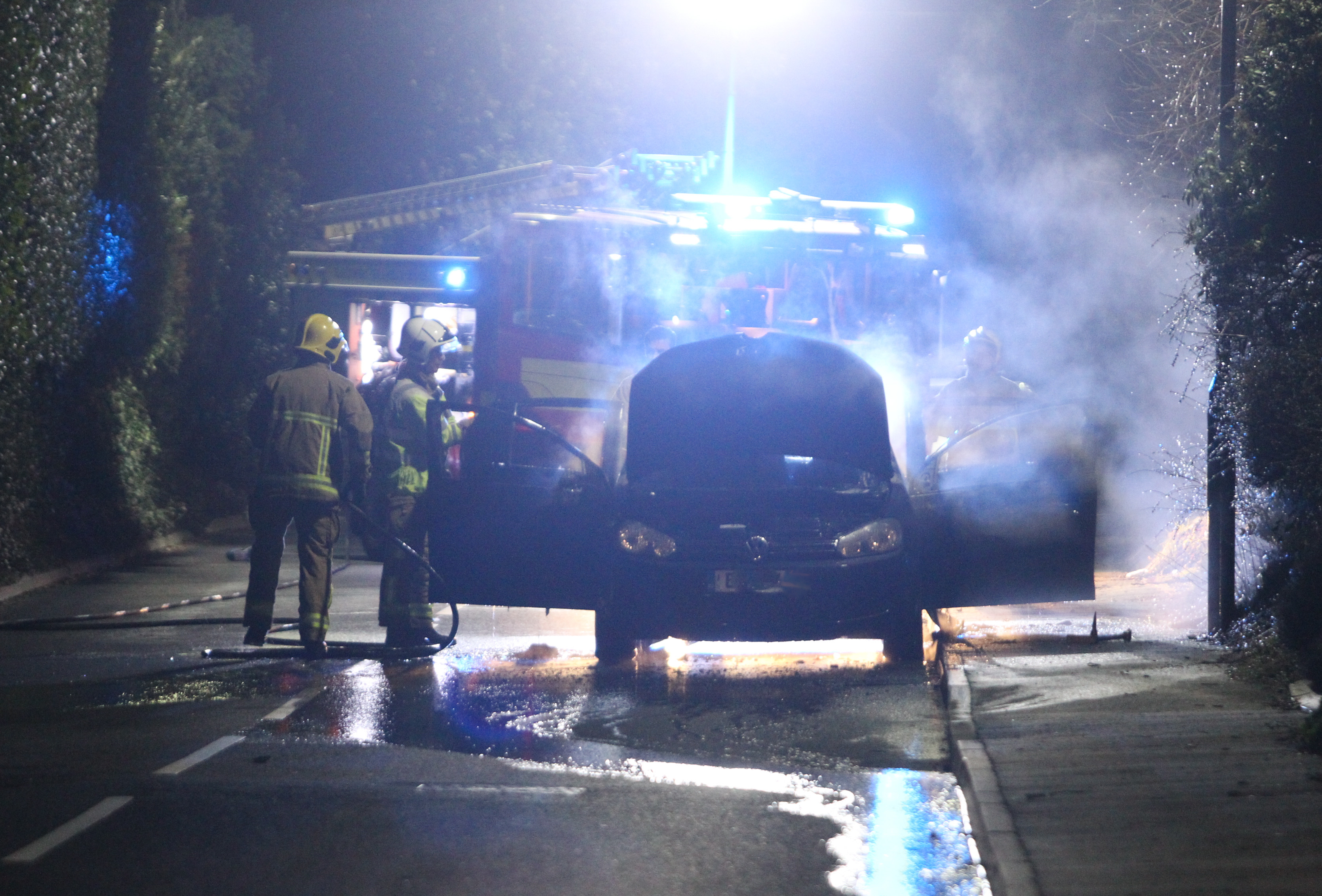 CAR FIRE BREAKS OUT IN WOOTTON