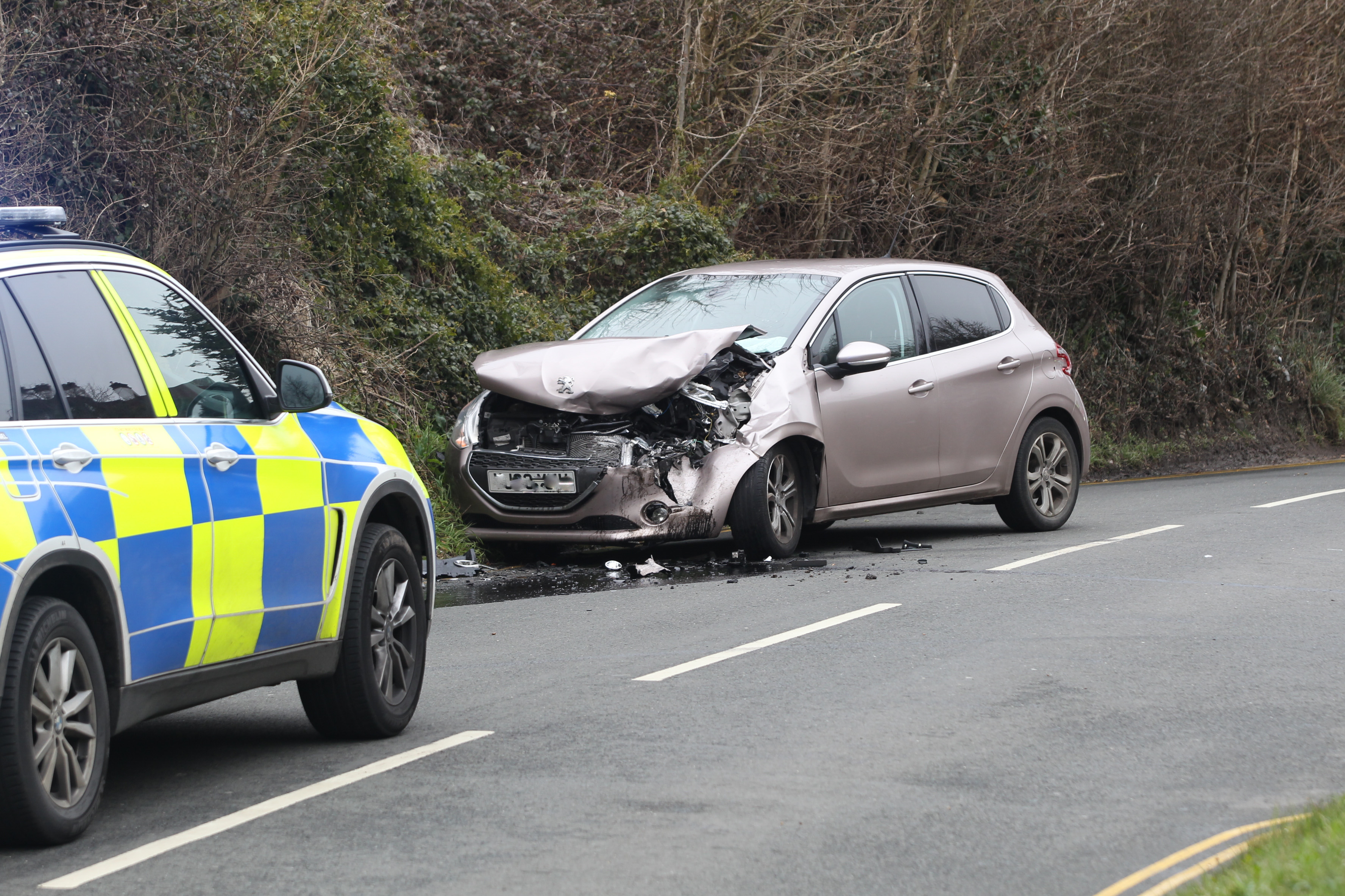 CAR AND VAN COLLIDE AT YAVERLAND