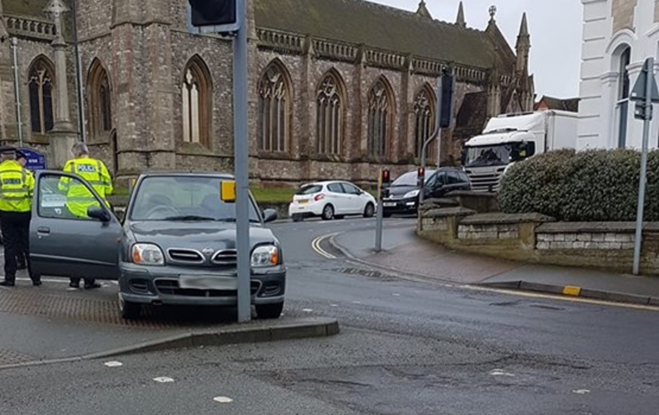 MICRA CRASHES INTO TRAFFIC LIGHT IN RYDE