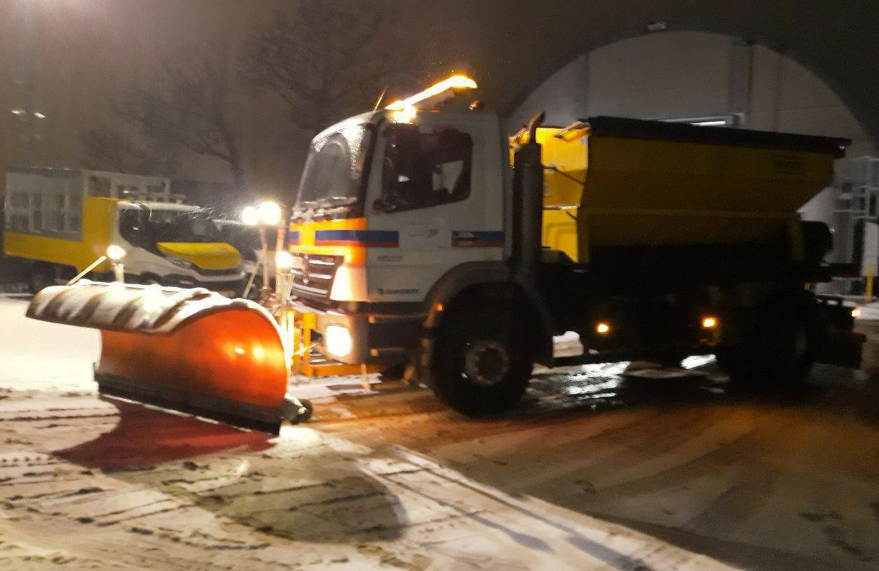 ISLAND ROADS SHOWS GRIT DURING BIG FREEZE