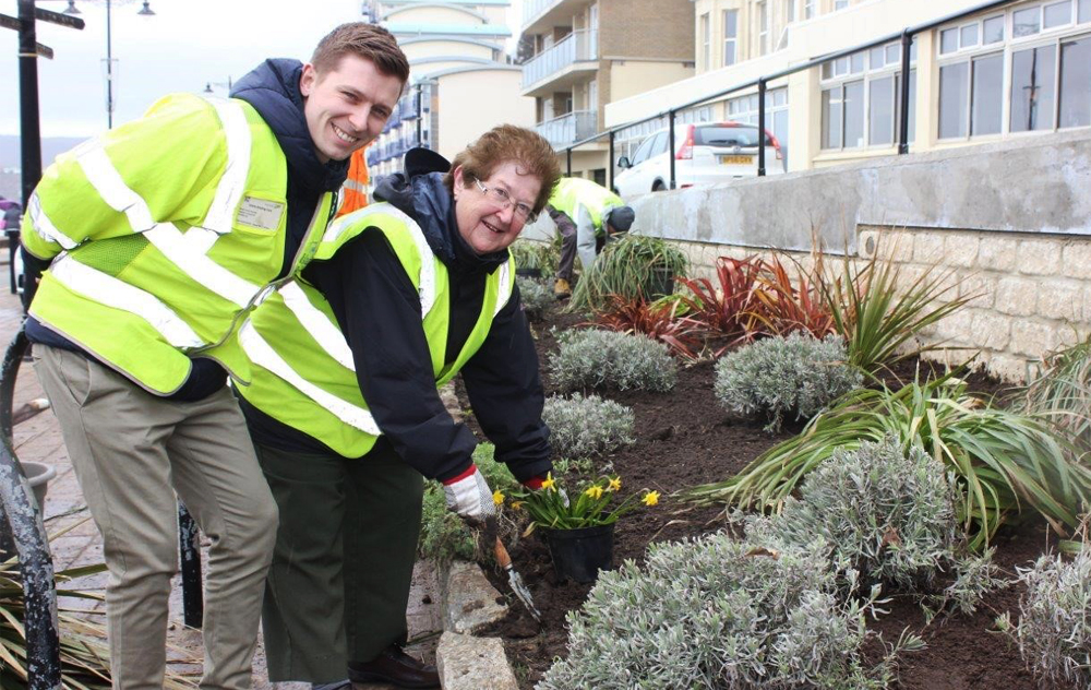 ISLAND ROADS AND VOLUNTEERS CREATE A BUZZ IN SANDOWN