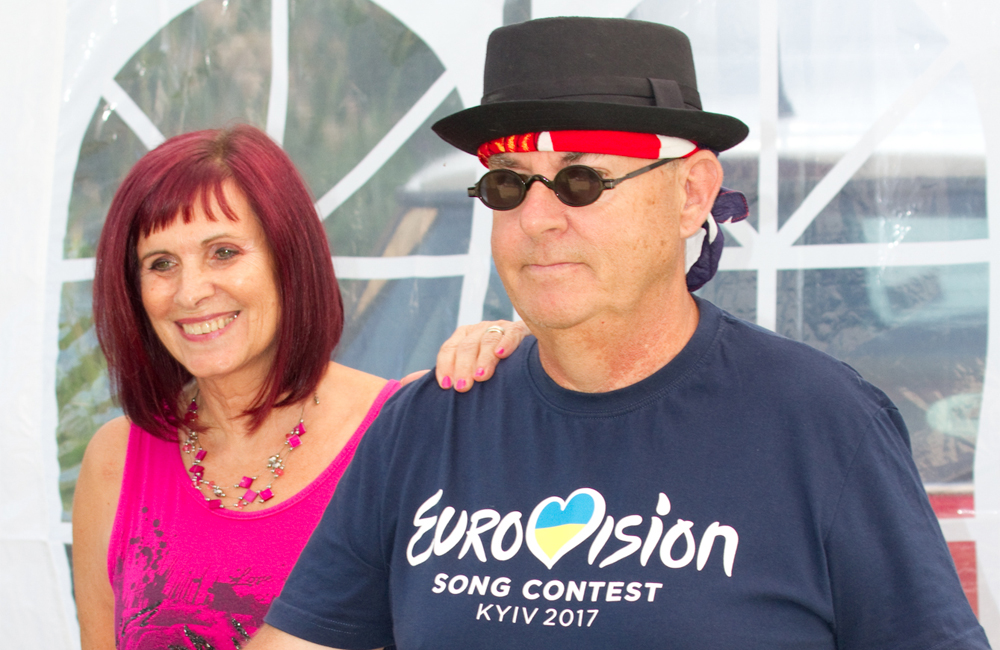 SINGING HUSBAND AND WIFE DUO TO RAISE FUNDS FOR RYDE RESCUE