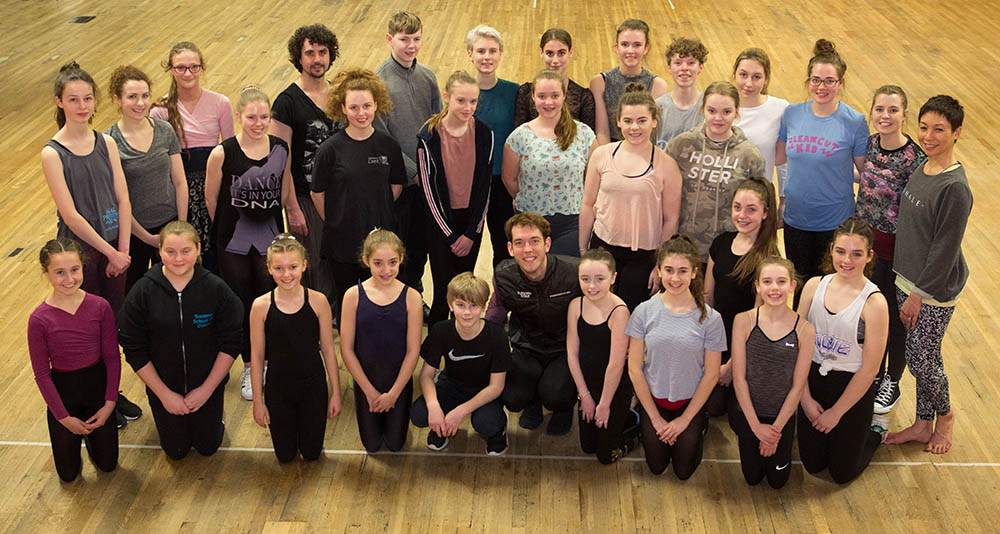 ROBERT DELIVERS WIGHT WORKSHOP TO ASPIRING DANCERS