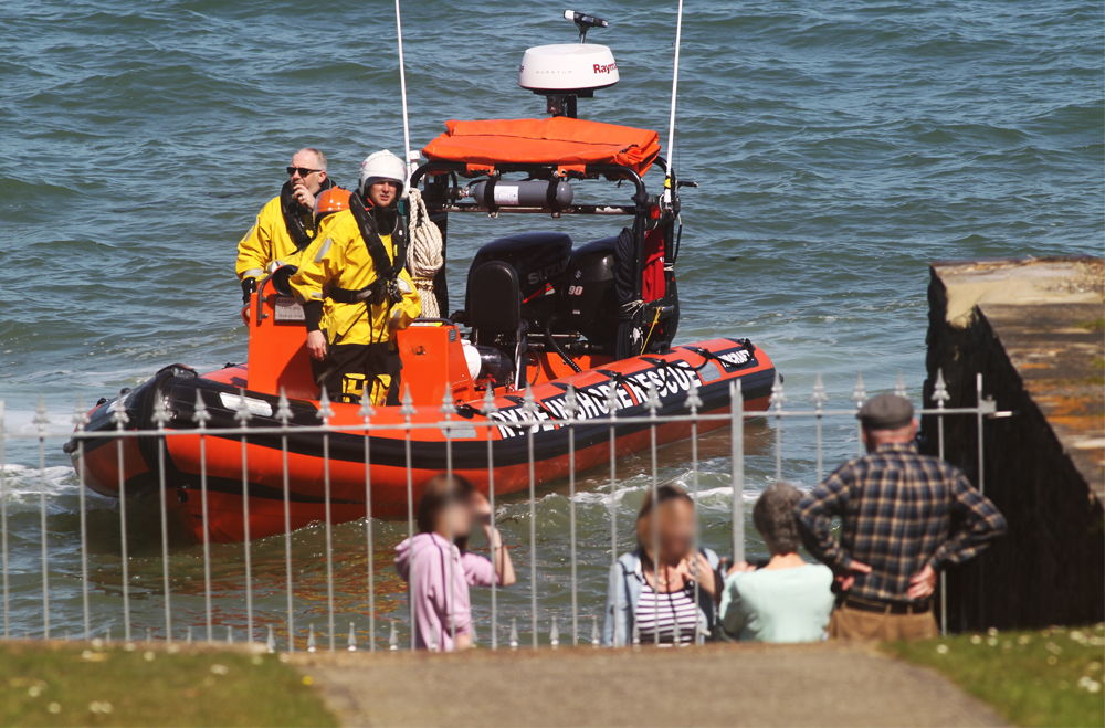 2 PERSONS CUT OFF BY THE TIDE AT RYDE