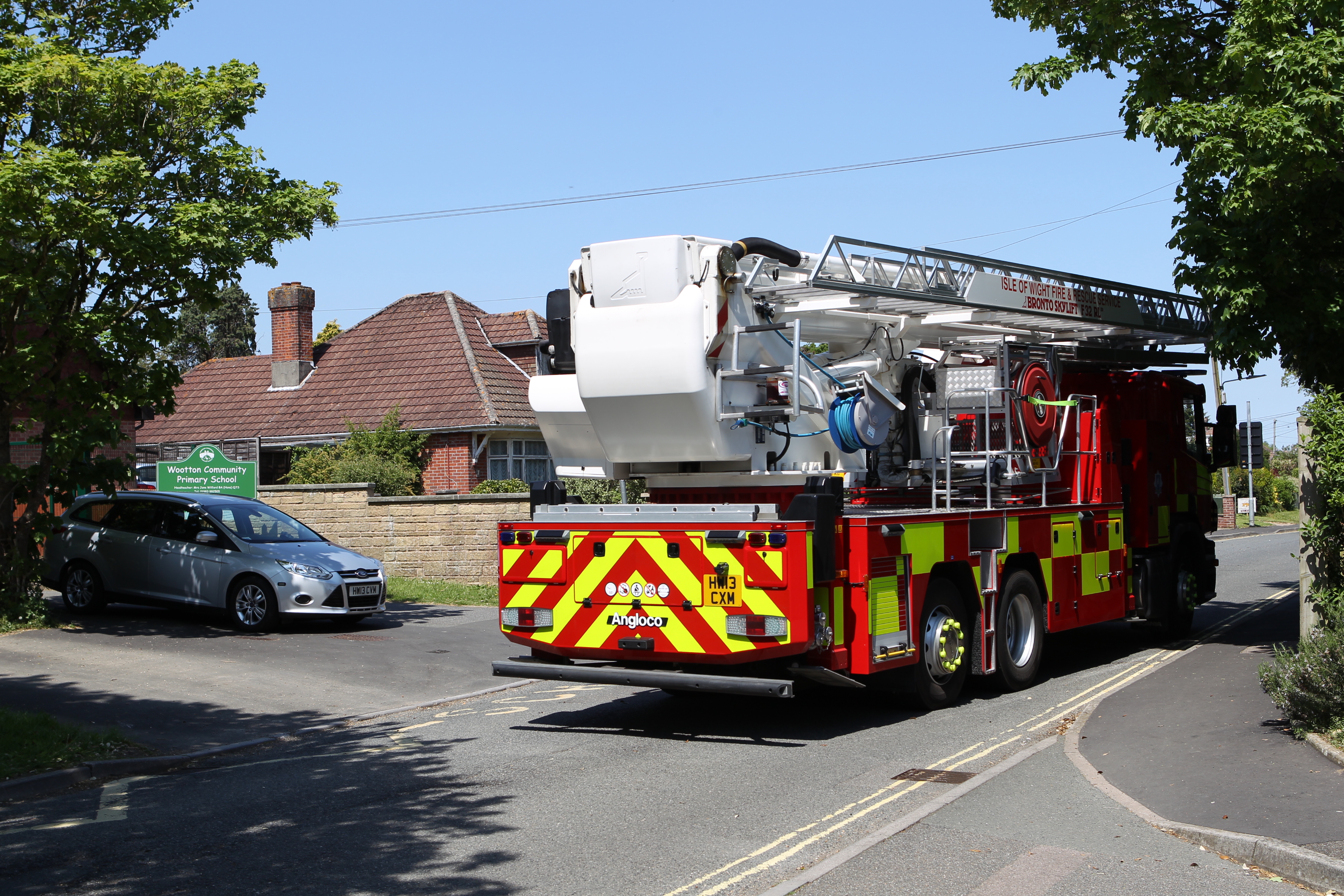 CHILDREN EVACUATED AS FIRE SERVICE CALLED TO WOOTTON PRIMARY SCHOOL