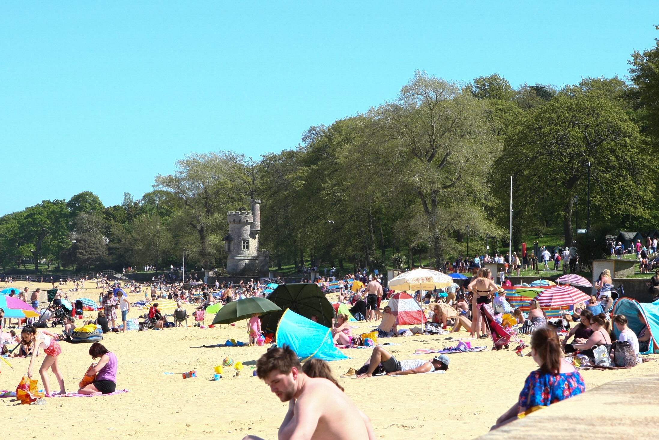 MISSING CHILDREN SEARCHES AS FAMILIES FLOCK TO RYDE BEACH