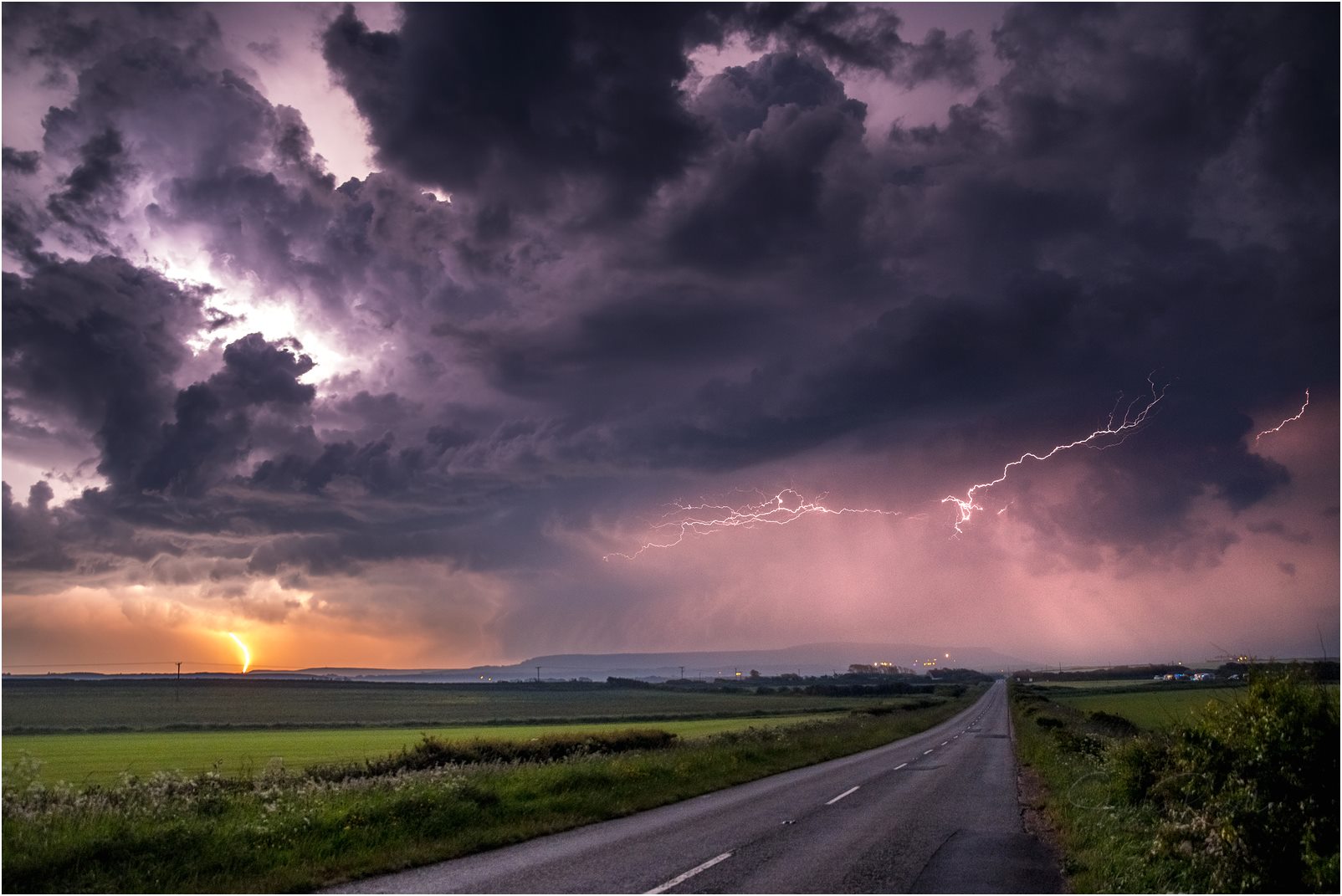 THUNDERSTORM LIGHTS UP THE NIGHT SKY ACROSS THE ISLE OF WIGHT